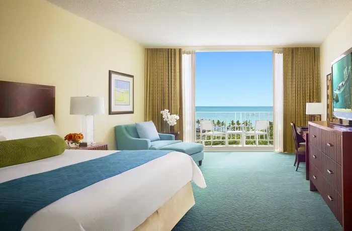 A suite in the Atlantis Resort – custom drapery designed by BTX.